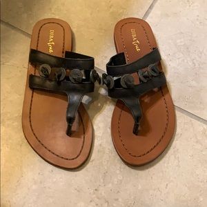 Diba True Nice Try black thong sandal.